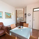 アパート 607 - Bellissimo Quadrilocale In Centro A Numana, Aria Condizionata, Portico, Vista Mare Spettacolare E Garage - White Club Omaggio Dal Lun Al Ven Fino Al 02-08 ヌマーナ